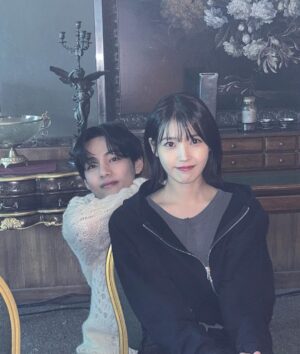 IU Instagram - Love wins all🫶
모두 감사합니다