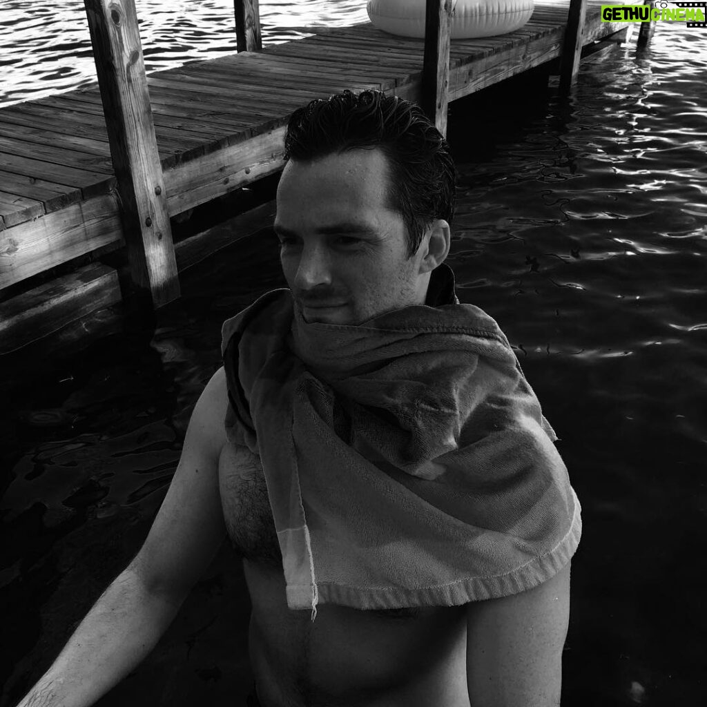 Ian Harding Instagram - Lake scarf. #tbt photo: @sophiiieeehart