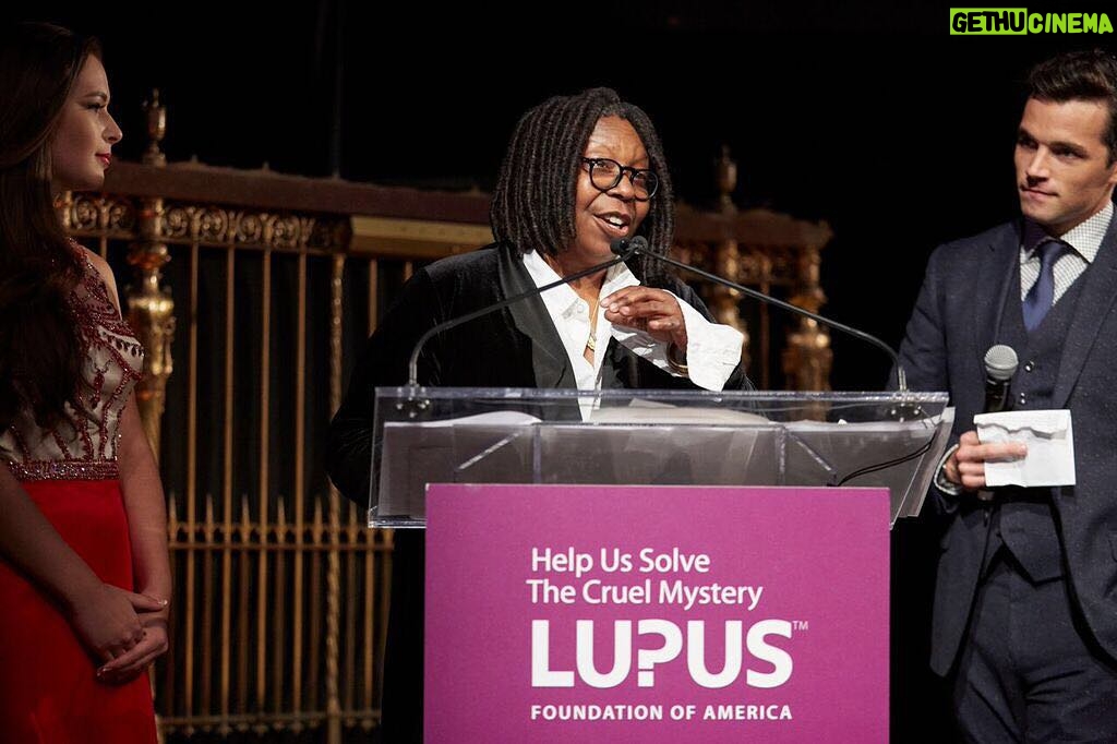 Ian Harding Instagram - #tbt to me unintentionally giving Whoopi the finger at last nights Gala of Hope. Many thanks to the LFA for letting me emcee with @josiepearce_ ! @lupusorg @whoopigoldberg