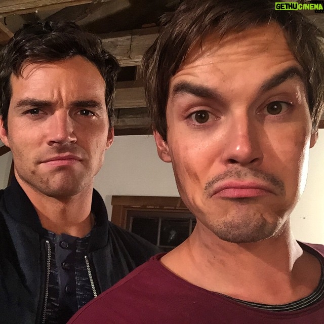 Ian Harding Instagram - We are not impressed with the back lot. #nightshoot #broingout