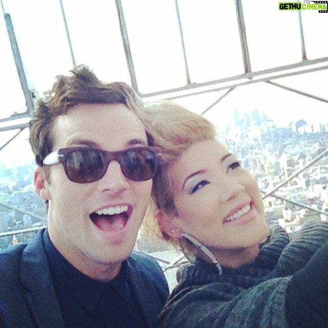 Ian Harding Instagram - Getting blown away with this lovely lady on top of the Empire State Building for the Lupus Foundation of America. @thebestess @lupusorg