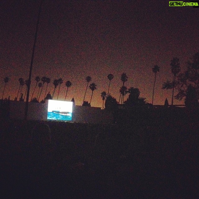 Ian Harding Instagram - I think I see the screen! #nosebleeds #gentlemenpreferblondes @cinespia