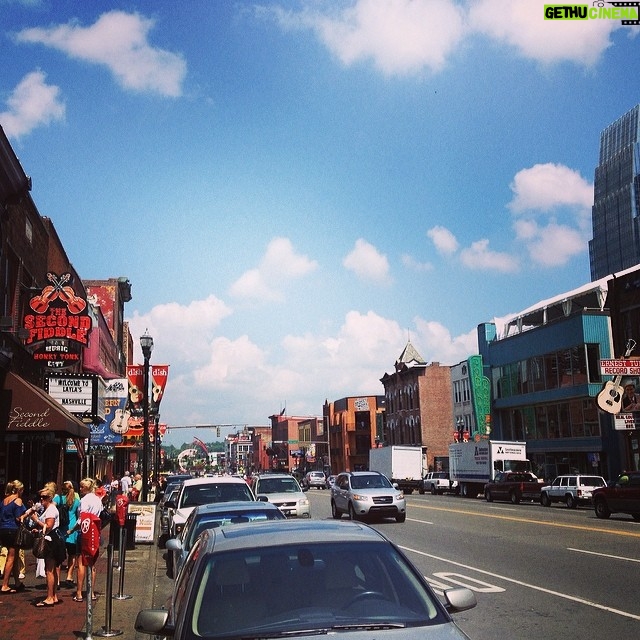 Ian Harding Instagram - Blue skies over Broadway. Thanks Nashville for the wonderful time.