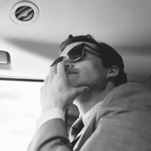 Ian Harding Instagram - Stylishly perusing the drive thru menu. 📸 @sophiiieeehart