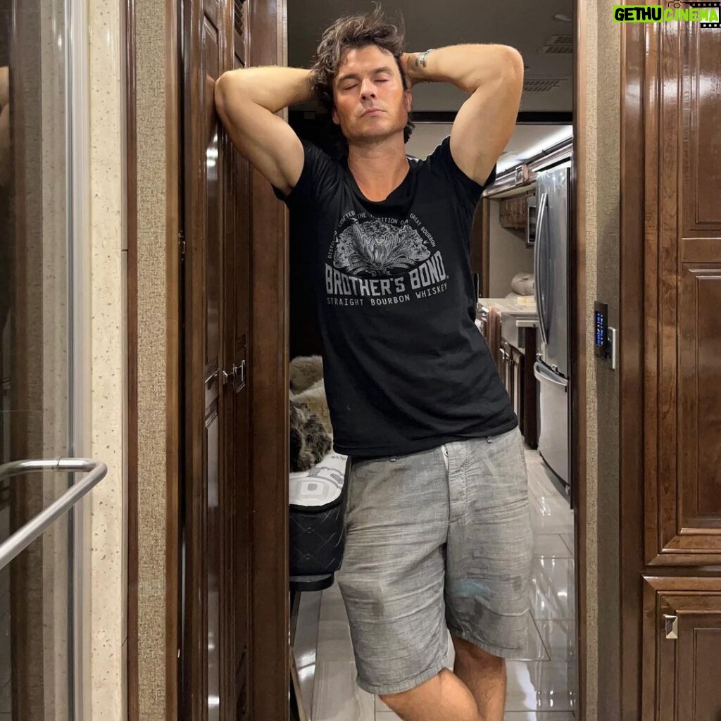 Ian Somerhalder Instagram - Lonnnnnng day of farm chores. Dive into our incredible @fleetwoodrv for some cool air, a warm shower and a sip of Bourbon before a crazy work schedule. The American dream... Farm, @fleetwoodrv , bourbon, freedom. Sending you all great energy out there and really hoping for peace and safety. I know so many amazing people are in a really awful spot due to terrible leaders and the affects of climate change causing terrible storms. Shit. Let’s dream a better future and make it happen. TOGETHER 💚 #fleetwoodrv #brothersbondbourbon #timetobond Note: All fluffy throw blankets are by the amazing @arhaus and are FAUX Fur. No real fur here!