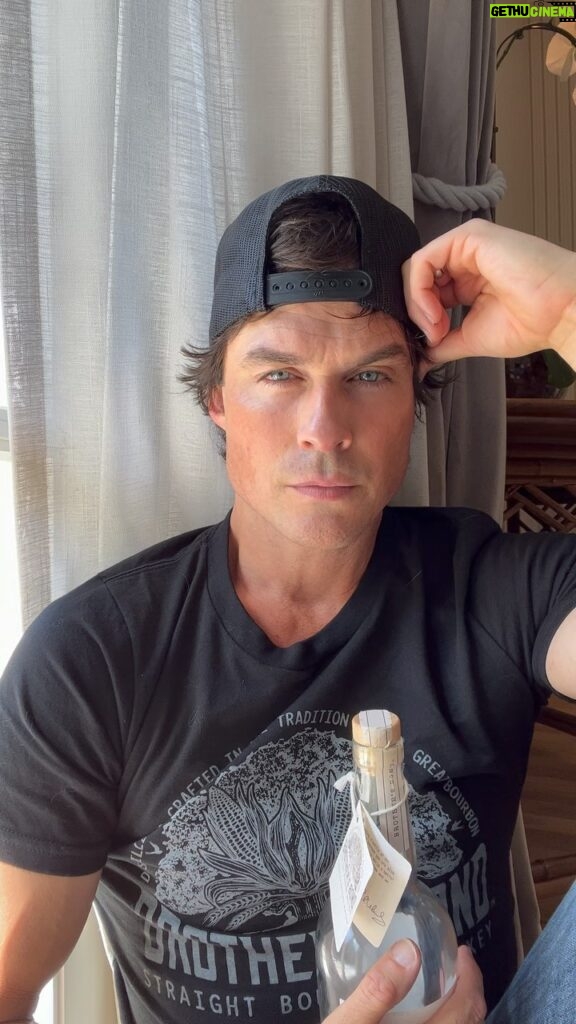 Ian Somerhalder Instagram - Bom dia beautiful Brazil. I am indeed here. Right here in São Paulo. Soaking up a few rays before I come see you. See you soon… at @ucconxoficial