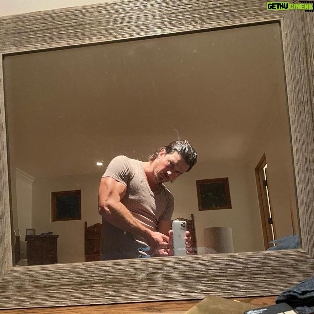 Ian Somerhalder Instagram - My trainer Jance Footit (aka @5ringsbarbell ) wanted to see if the new arm routine & diet were working. I said “I don’t think I’ll end up in a Thor movie but yes, it’s working!” I’ve been working on a Regenerative agriculture diet plan. It’s hard to do as regen farms are few and far between but they are GROWING in number. When we get to scale the world will shift & climate disruption will be in our rear view mirror. From running so hard building my bourbon company @brothersbondbourbon I’ve been so disconnected from my body. My connection to the natural world around me. But I’ve started squeezing in taking care of myself in w/ excersise &proper diet from Jance &Instagram believe it or not. It’s possible. What my long-time trainer @5ringsbarbell & @chrishemsworth ‘s @centrfit have done is really made it easy to get centered again. Endorphins from Excersise change the game. Daily meditation will change your life. If we’re good to our bodies&our souls, we can be good to our environment, we can be good to things&people around us. Health is wealth. So many times wealth is mistaken for how much someone HAS NOT HOW THEY FEEL. So we destroy our health of our bodies for promise of wealth&we destroy the health of the planet for wealth. Neither makes sense as a long-term investment. These IG accounts kick ass&really helped me: @5ringsbarbell @centrfit @paulsklarxfit @ulissesworld @jtm_fit I’ve made it my goal to get back to feeling strong&grounded. I feel the need to be strong right now as the world feels a little bit like the walls are closing in & I think there’s a deep need to get connected to our bodies so that we have a grounded approach to weather the storms ahead economically, societally & the perils of climate change. The world is a scary place right now, but we can change that. Remember:healthy happy people make healthy happy decisions. When we have a greater connection to our physical self, what fuel we put into our bodies&where that food COMES FROM we then create a deeper connection with our soul, deeper connection with our planet&deeper connection with one another that will bring the unity that we SO VERY NEED RIGHT NOW. We need UNITY. Continued👇