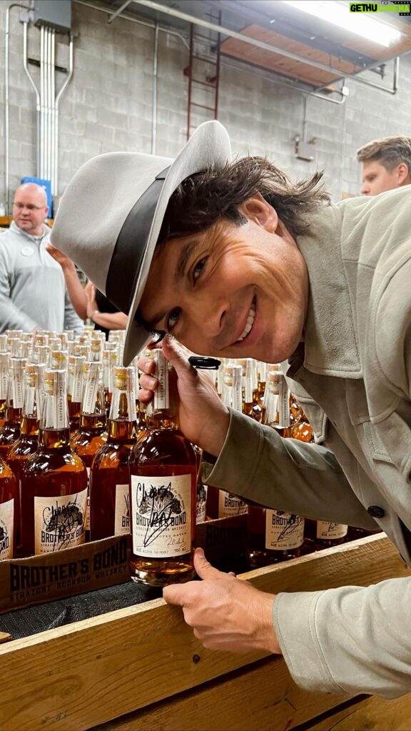 Ian Somerhalder Instagram - WHATS UP ILLINOIS!!! I just visited two @jewelosco stores and signed a ton of bottles for you all. They are going FAST! Come and get them!!! @brothersbondbourbon #TimeToBond GO. NOW. THANK. YOU. 341 W Irving Park Rd Wood Dale, IL 60191 370 N Desplaines St Chicago, IL 60661