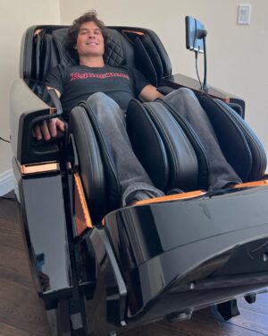Ian Somerhalder Instagram - Wow #kahunachair @kahunachair you have changed my game! ALL I’ve ever wanted in my ADULT life is a massage chair. Running a company and a family puts me not having time for a massage. This is an early Father’s Day present! Woooohooooo! My wife made it happen. Wow. These @kahunachair chairs are truly amazing. Engineering. Is. Next. Level.