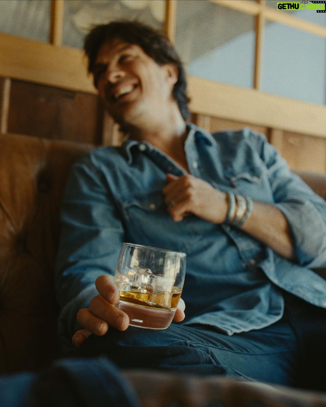 Ian Somerhalder Instagram - Cheers to sippin’ bourbon and savoring laughter! Who are you sippin’ with today?