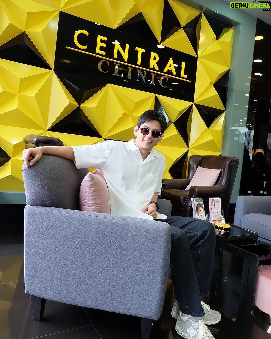 Iang Sittha Sapanuchart Instagram - ขอบคุณ @centralclinic ที่ดูแลใบหน้าให้ก่อนไปถ่ายละครนะครับ 😁❤️