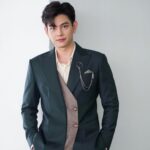 Iang Sittha Sapanuchart Instagram - วันนี้ไปร่วมงาน #oneสนั่นจอ เปิดตัวละครเรื่องทองประกายแสด ฝากตามรับชมเร็วๆนี้นะครับทางช่อง @one31thailand ขอบคุณชุดสูทเท่ๆนะครับ @milanweddingbkk 🙏🏻🙏🏻🙏🏻 เมืองไทยรัชดาลัย เธียเตอร์ (Muang Thai Rachadalai Theatre)