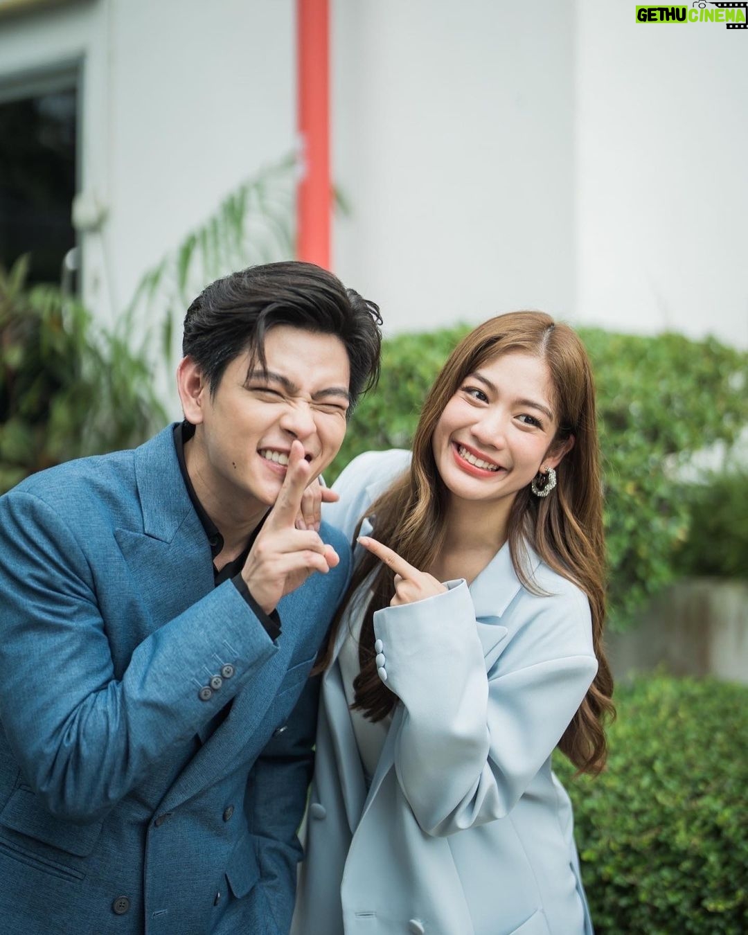 Iang Sittha Sapanuchart Instagram - เก็บตกภาพบรรยากาศบวงสรวง #ฟ้าทานตะวัน เมื่อวานนี้ครับ ออนแอร์ 24 กันยา ช่อง @amarintvhd 3ทุ่มครึ่งจ้า