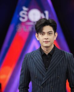 Iang Sittha Sapanuchart Instagram - ร้องข้ามกำแพง ลงยูทูปแล้วนะครับ ฝากด้วยนะครับ 📸 @pugkyy
