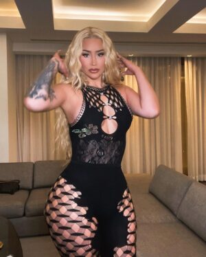 Iggy Azalea Instagram - Dipped in whatever you paint your universe with… ✨