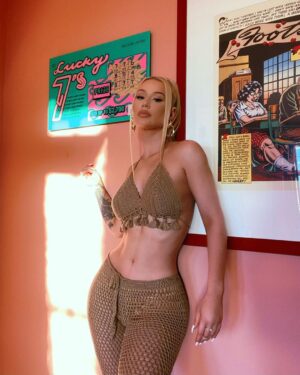 Iggy Azalea Instagram - Taking advantage