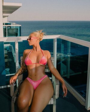 Iggy Azalea Instagram - Recharge Mode. 🌞