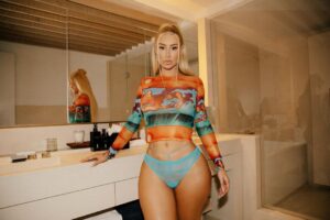 Iggy Azalea Instagram - Hi. 😌