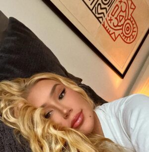 Iggy Azalea Instagram - Life is sweet. 🌻
