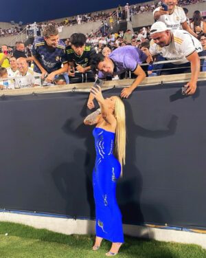 Iggy Azalea Instagram - BACK OUTSIDE AND FEELING GOOD 🦋