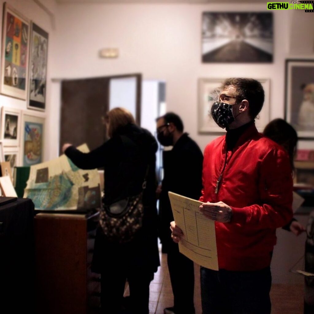 Iggy Rubin Instagram - Aquí estábamos visitando la nueva expo de @lafactoriadepapel , fondos del taller de Manolo Gordillo. 📸 @martapereztuki Taller Manolo Gordillo. Edición de arte