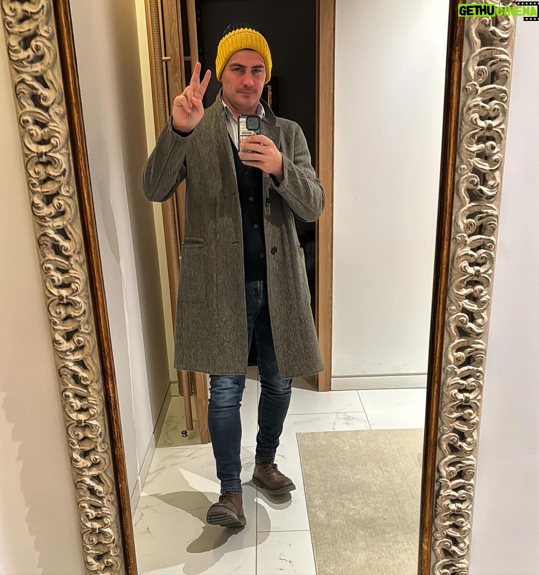 Iker Casillas Instagram - Hoy salgo a dar una vuelta… 💃