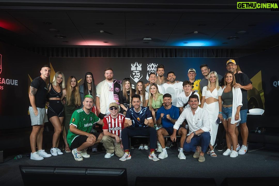Iker Casillas Instagram - Famiglia 🫶🏼 @kingsleague & @queensleague