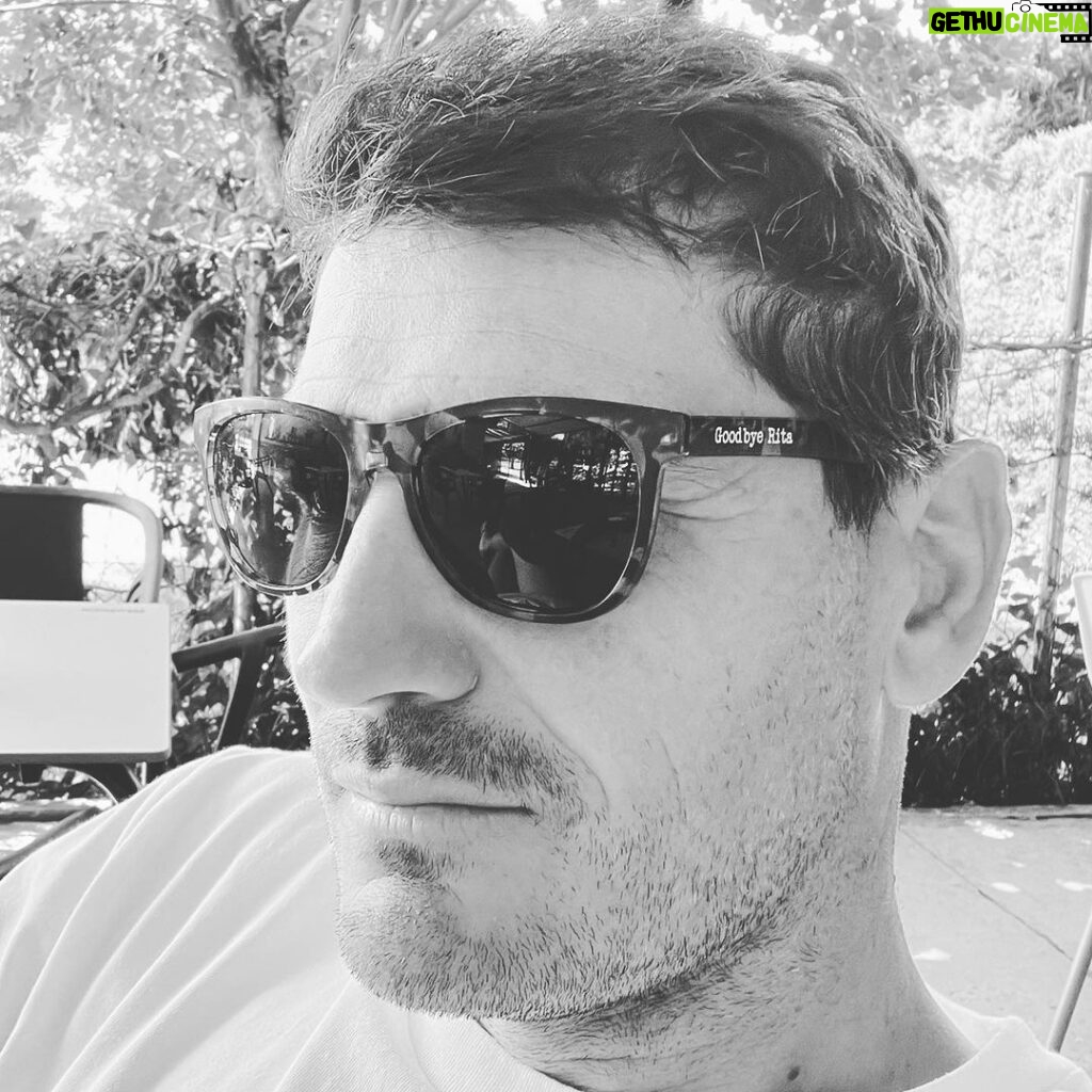 Iker Casillas Instagram - Malas pintas y a lo loco! #felizjueves Navarredondilla, Spain