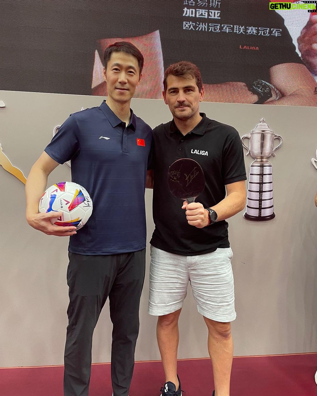 Iker Casillas - 122.7K Likes - Increíble haber compartido esta experiencia con @f.morientes9 y @luchogarcia14. Afrontamos esta nueva era de @laliga con muchas ganas 🙌🏼
Estamos convencidos de que la fuerza de nuestro fútbol no está solo aquí, cruza fronteras. Gracias a todos, y sobre todo a los fans que tanto cariño me han mostrado estos días en China. Seguimos!!