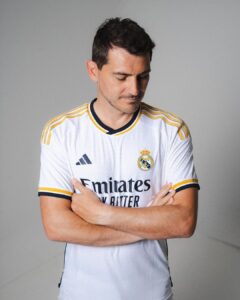 Iker Casillas Instagram - Empieza una temporada llena de magia!! 🪄 Vamos @realmadrid @adidasfootball Estadio Santiago Bernabéu