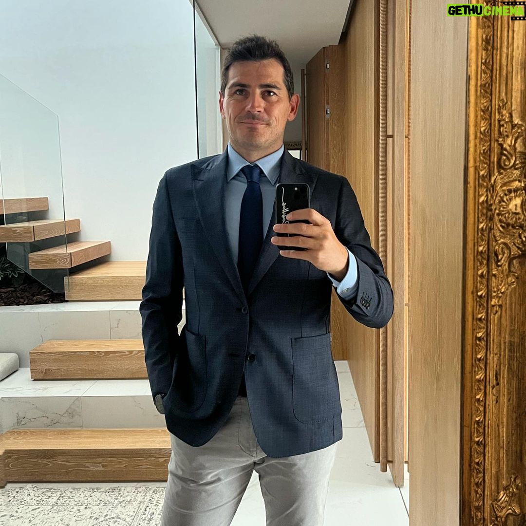 Iker Casillas - 180.5K Likes - JueRNes y yo con estas pintas… 👍