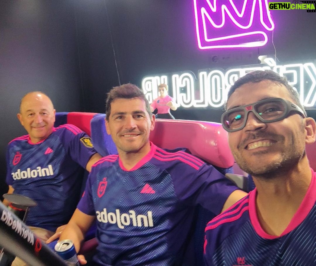 Iker Casillas - 140.1K Likes - Arrancamos en @cuatrotv !!!3er partido de la @kingsleague !!! Vamos @1kfutbolclub!!! 💜🩷💜🩷