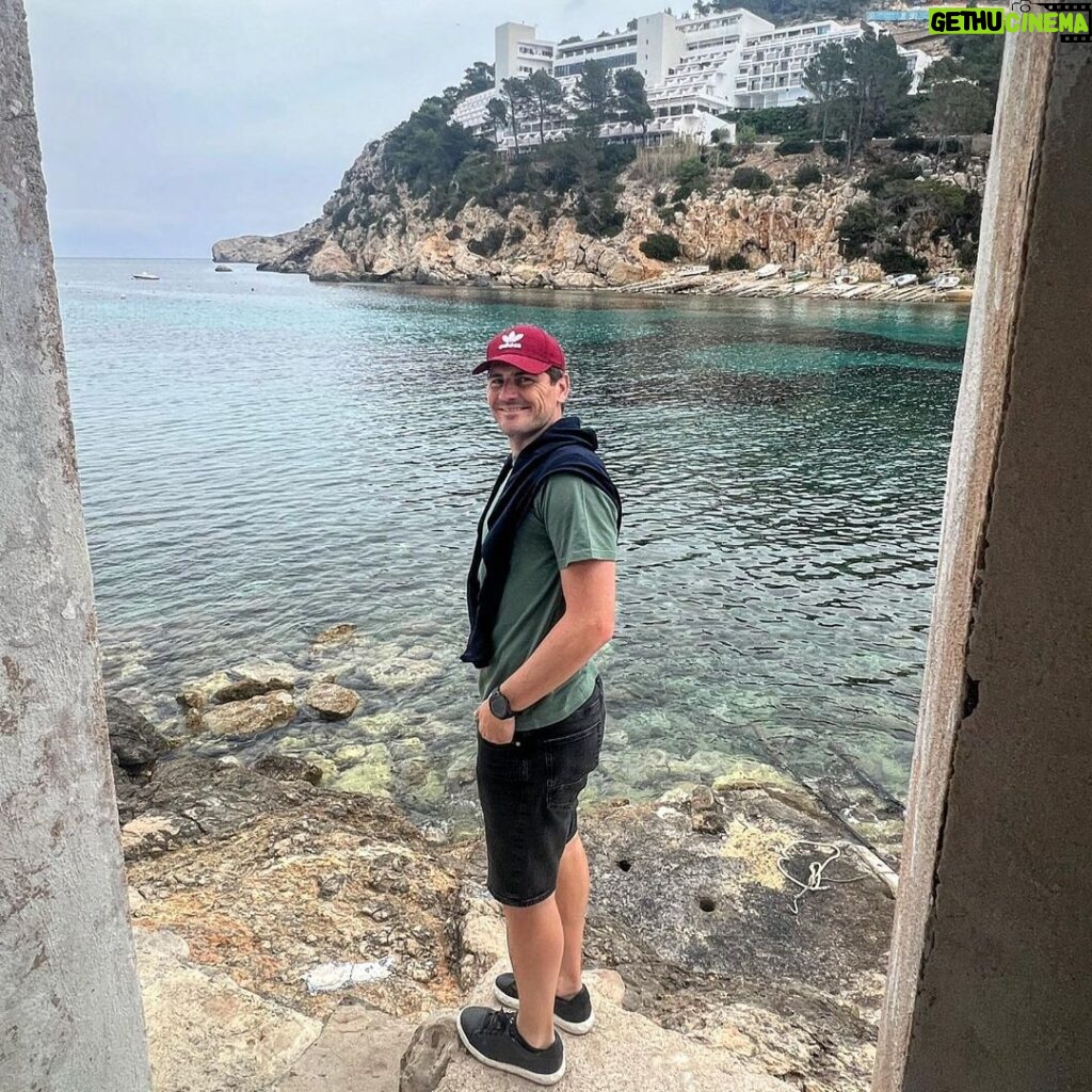 Iker Casillas Instagram - Sonríe. 😀 Cala De Los Moltons, Ibiza