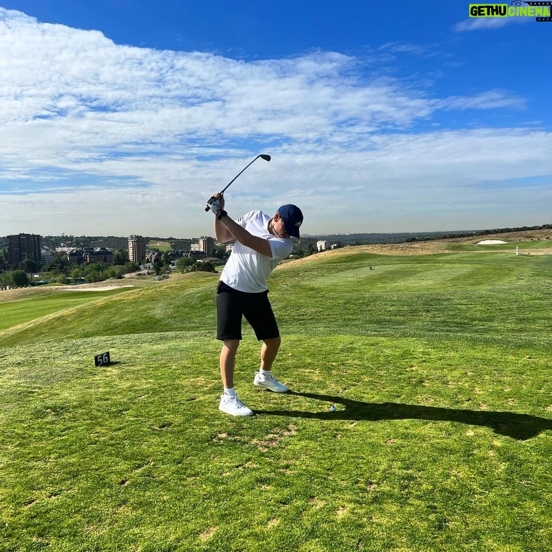 Iker Casillas Instagram - Después de 5 meses he vuelto a ⛳️ #felizjueves Centro Nacional de Golf