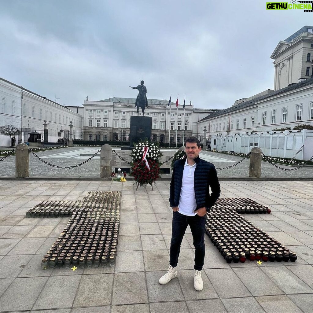 Iker Casillas Instagram - Varsovia 🇵🇱🏙️ Pałac Prezydencki w Warszawie