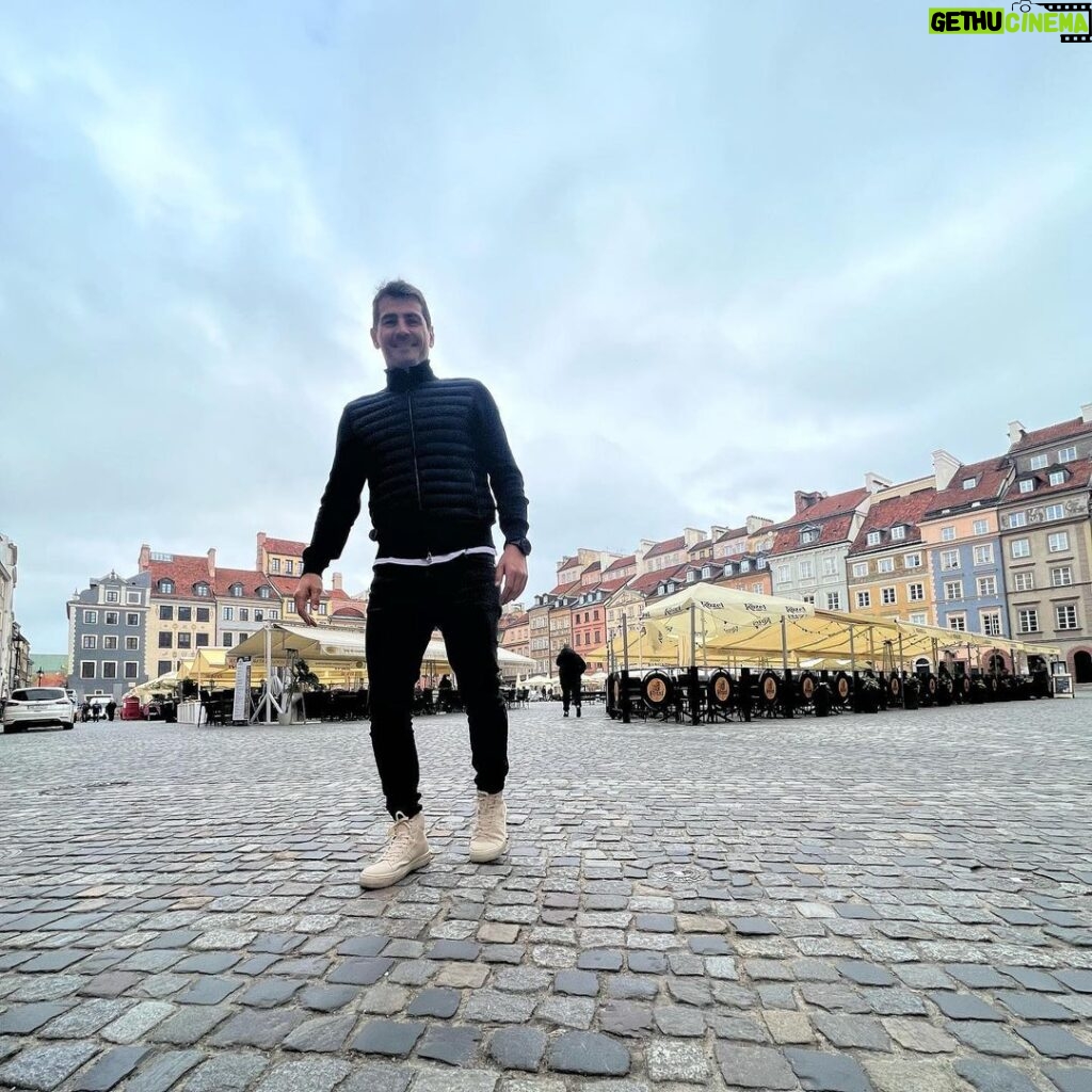 Iker Casillas Instagram - Varsovia 🇵🇱 🏙️ Warsaw Old Town