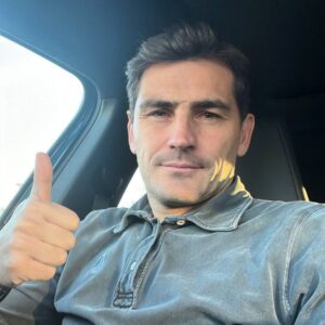 Iker Casillas Instagram - Vamos a por este jueves!! Buenos días!! 😎