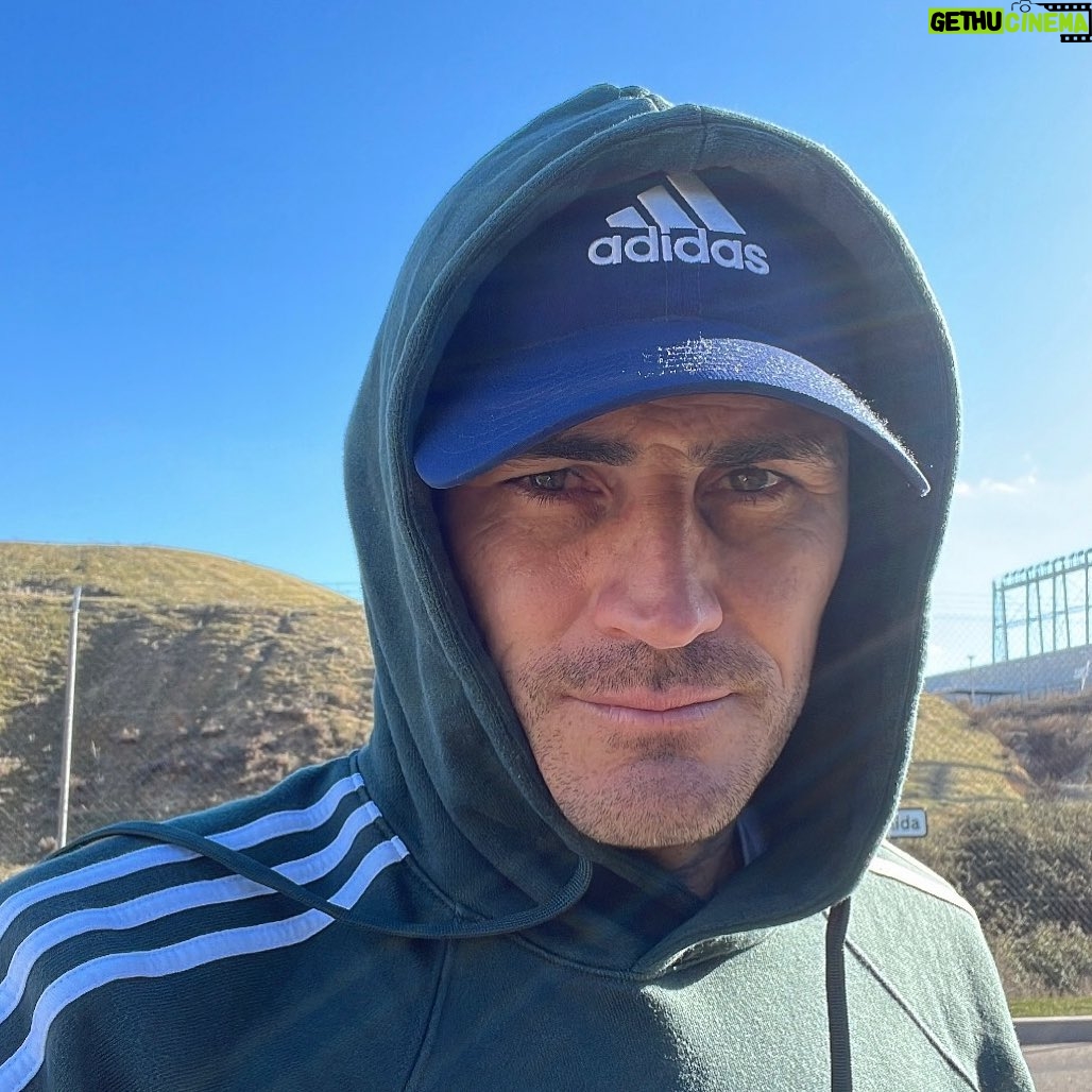 Iker Casillas - 127.1K Likes - Domingo. Cuidado con el despistado del cambio de hora!⏰ ☀️