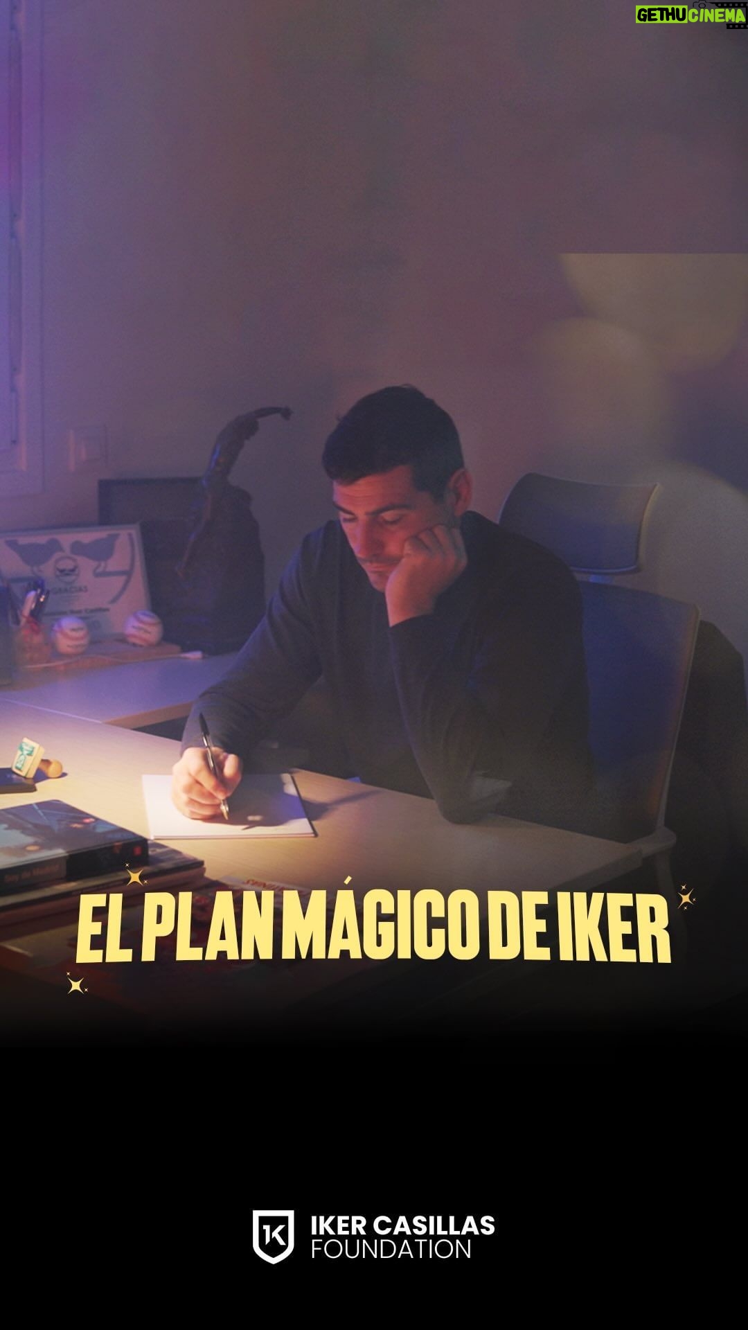 Iker Casillas Instagram - Cada Navidad se vive de una manera diferente, hay quienes les gustan las tradiciones y a quienes les gustan crear nuevas. Sin embargo, siempre hay una cosa que prevalece, la ilusión; porque todo el mundo merece vivir una navidad llena de momentos mágicos y cada niño merece experimentar la alegría y la ilusión de recibir un regalo en Navidad ⭐️ #ningunniñosinjuguete 🎞️ Producido por: Fundación Iker Casillas 🎥 Dirección y guion: @soniaba85 🎬 Producción ejecutiva: @113laurix @crvmanager @blanchefeur 📄 Idea original: Fundación Iker Casillas 📸 Dirección de fotografía: @yolanda_roman 📝 Script: @rebealons 🎥 Cámara: @380amk 🎙️ Sonido: @elemtec 📽️Making off: @mts23talent 🎹Música original: @pilaronarescomposer 🎶 Canción original: @mariodiazmusica 🎭 Director de arte: @fbalcazafotografia 💄 Maquillaje: @soluna.makeup 👗 Vestuario: @ascubria 🔊Sonido: @toni_b_lopez @km71housestudio ✅ Corrección de color: @eloraposthouse 🖥️ Creatividades: @380amk #elplanmágicodeIker