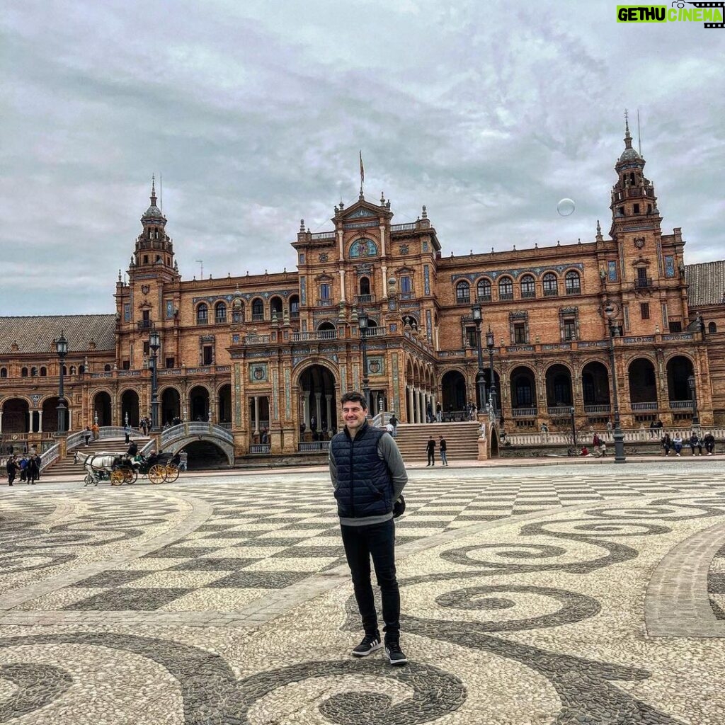 Iker Casillas Instagram - Domingo dominguete ⛅ Plaza de España, Seville