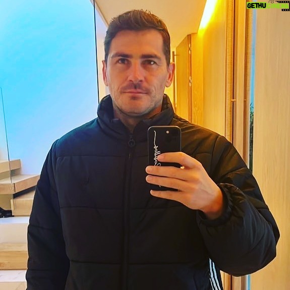 Iker Casillas Instagram - Feliz viernes! ☀️