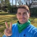 Iker Casillas Instagram - Hoy me uno al #PañueloChallenge 👊🏼 Sumaros a esta iniciativa de @fundacionaladina subiendo vuestra foto con pañuelo a redes sociales!! 😃