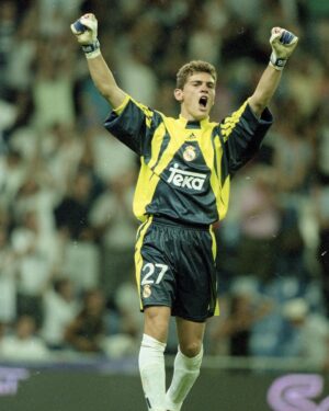 Iker Casillas Instagram - Esta colección va de ICONS. Grandes recuerdos @realmadrid @adidasfootball 

Disponible en www.adidas.es/real_madrid