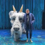 Iker Casillas Instagram - La HISTORIA INTERMINABLE es una novela infantil del escritor alemán Michael Ende publicada por primera vez en alemán en 1979. Fue un verdadero éxito desde el mismo momento en que se publicó​ y se ha traducido a más de 36 idiomas y llevado al cine en diversas adaptaciones cinematográficas.​ Y hoy, hemos vuelto a verla! ✌🏼 Madrid, Spain