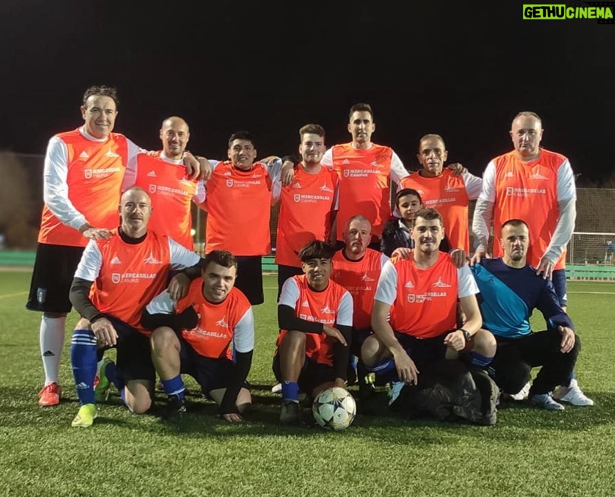 Iker Casillas Instagram - Y más planes de domingos. Muy bonitos, por cierto. Gente especial. @fundacionikercasillas Getafe El Bercial