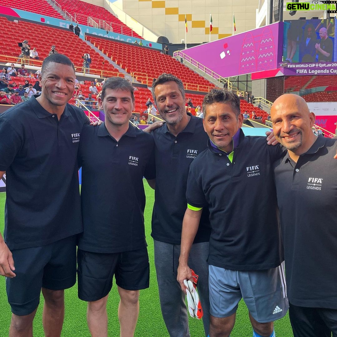 Iker Casillas Instagram - Colegas 🧤 ⚽️ #enjoy Khalifa International Tennis and Squash Complex