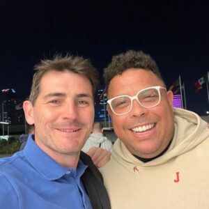 Iker Casillas Instagram - Que Alegría joder !!! Volver a coincidir con @wallylopez en un evento!! Vas a reventar la zona de baile crack!!! A tope!! 🤪