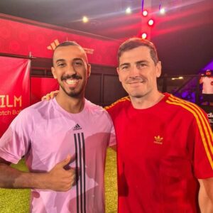 Iker Casillas Instagram - With my friend @omar_abuz !! New ball is coming!! ⚽️ 
@fifaworldcup @adidas