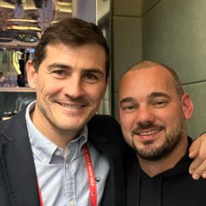 Iker Casillas Instagram - Magic!! @wesleysneijder 🔝