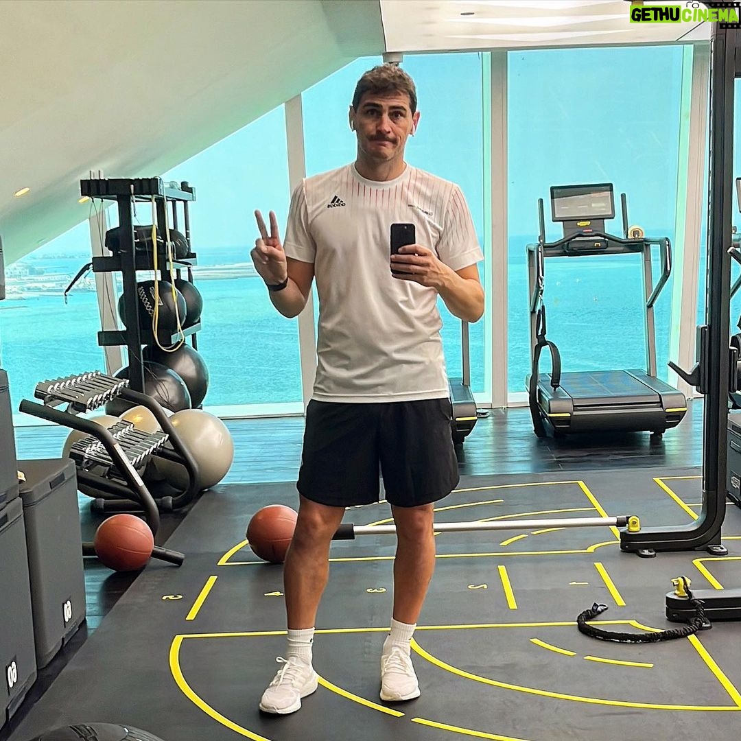 Iker Casillas - 104.8K Likes - Gym time! #quepocomegustaperoquebienmesienta
#goodnight🌙